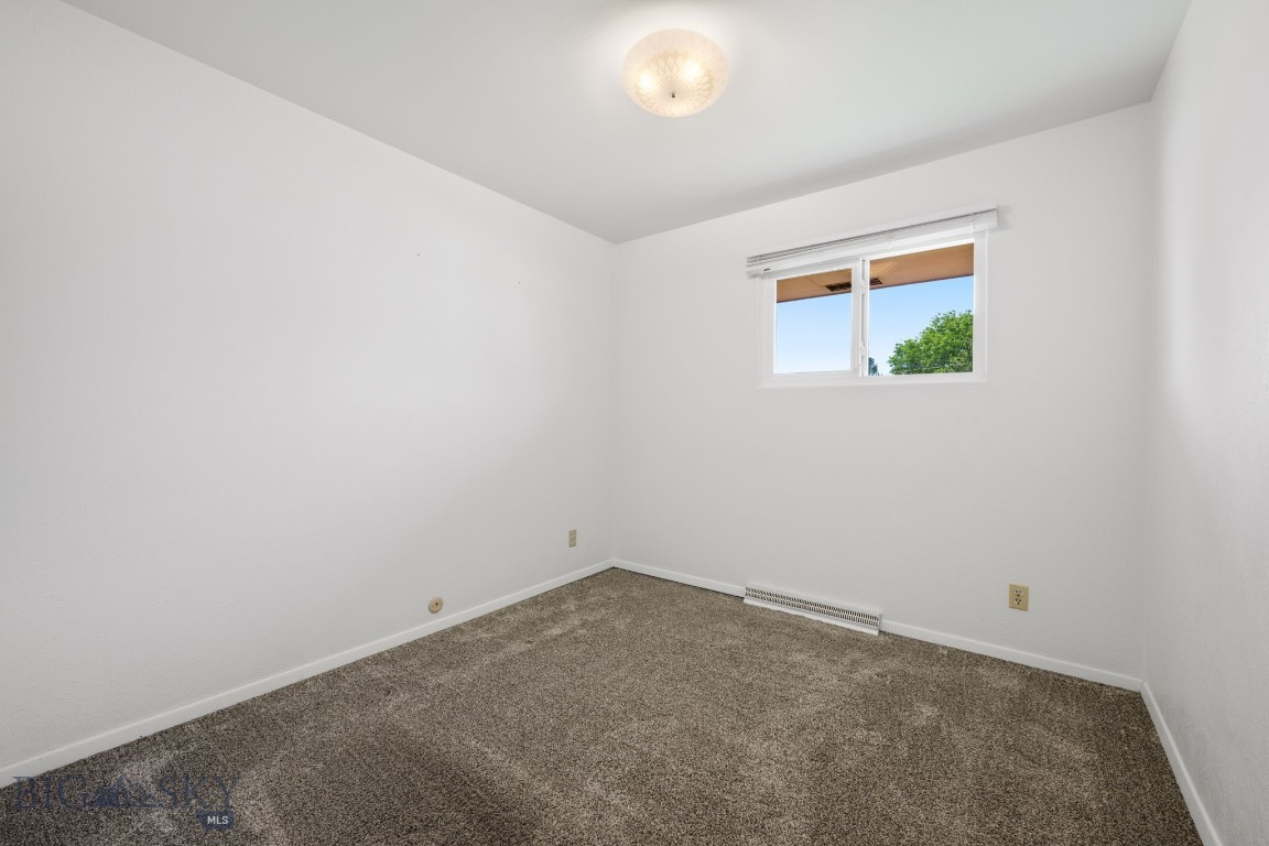 102 Legget Avenue Property Photo 31