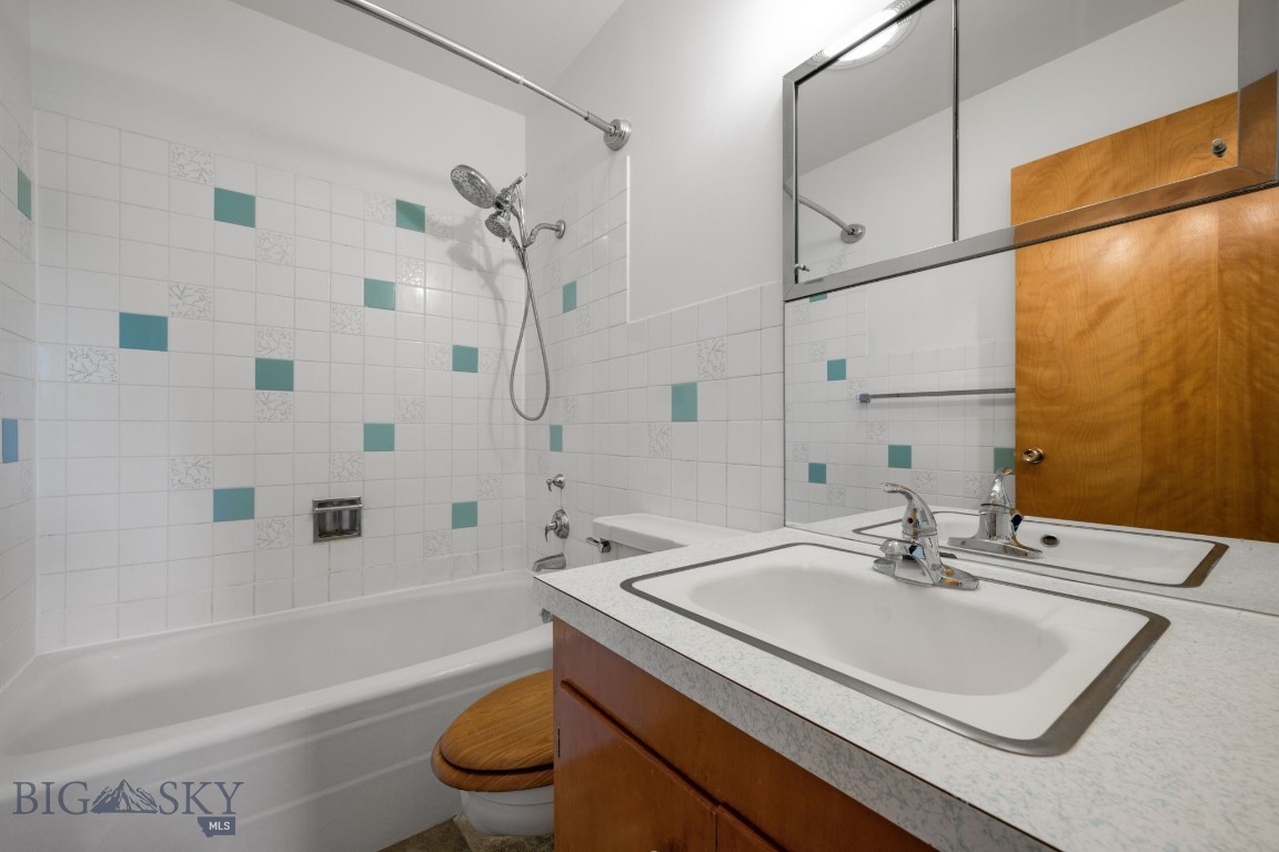 102 Legget Avenue Property Photo 33