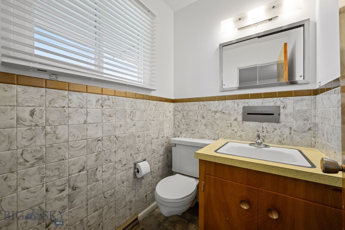 102 Legget Avenue Property Photo 34