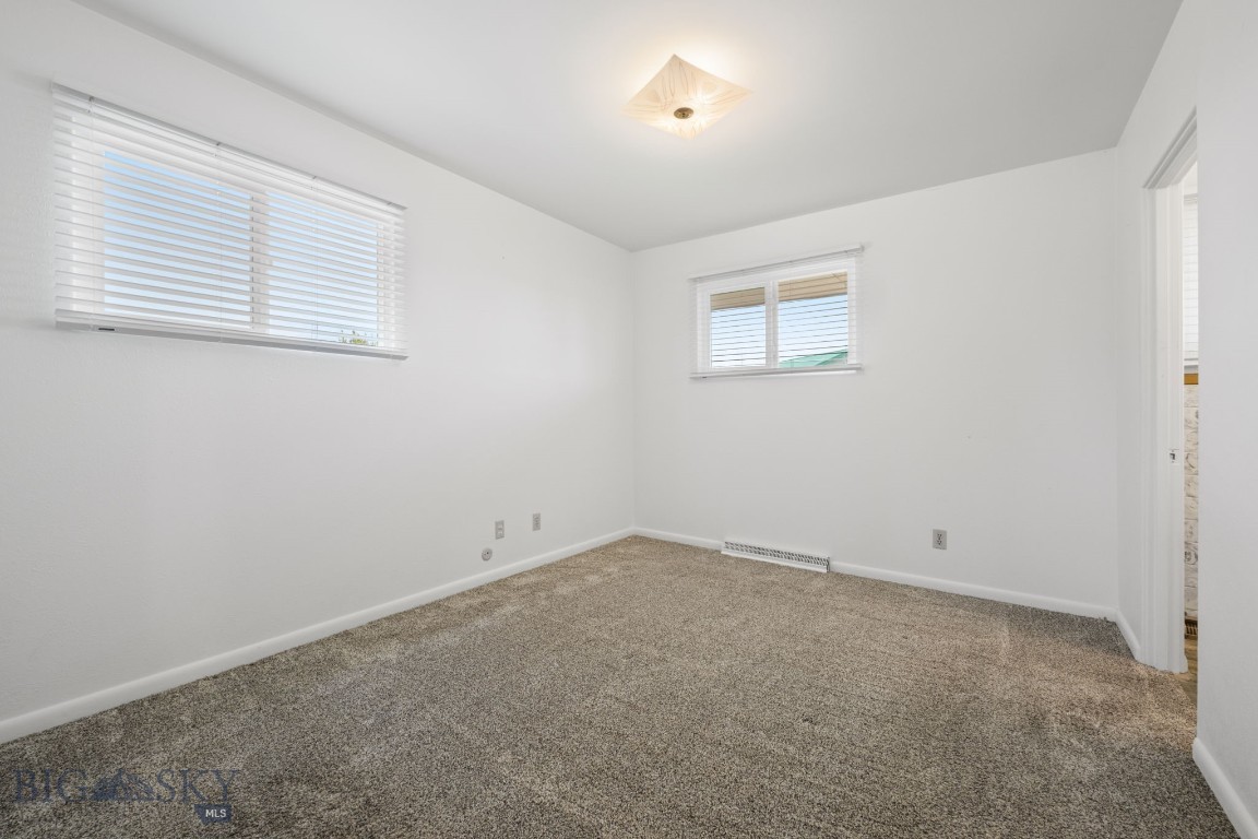102 Legget Avenue Property Photo 35