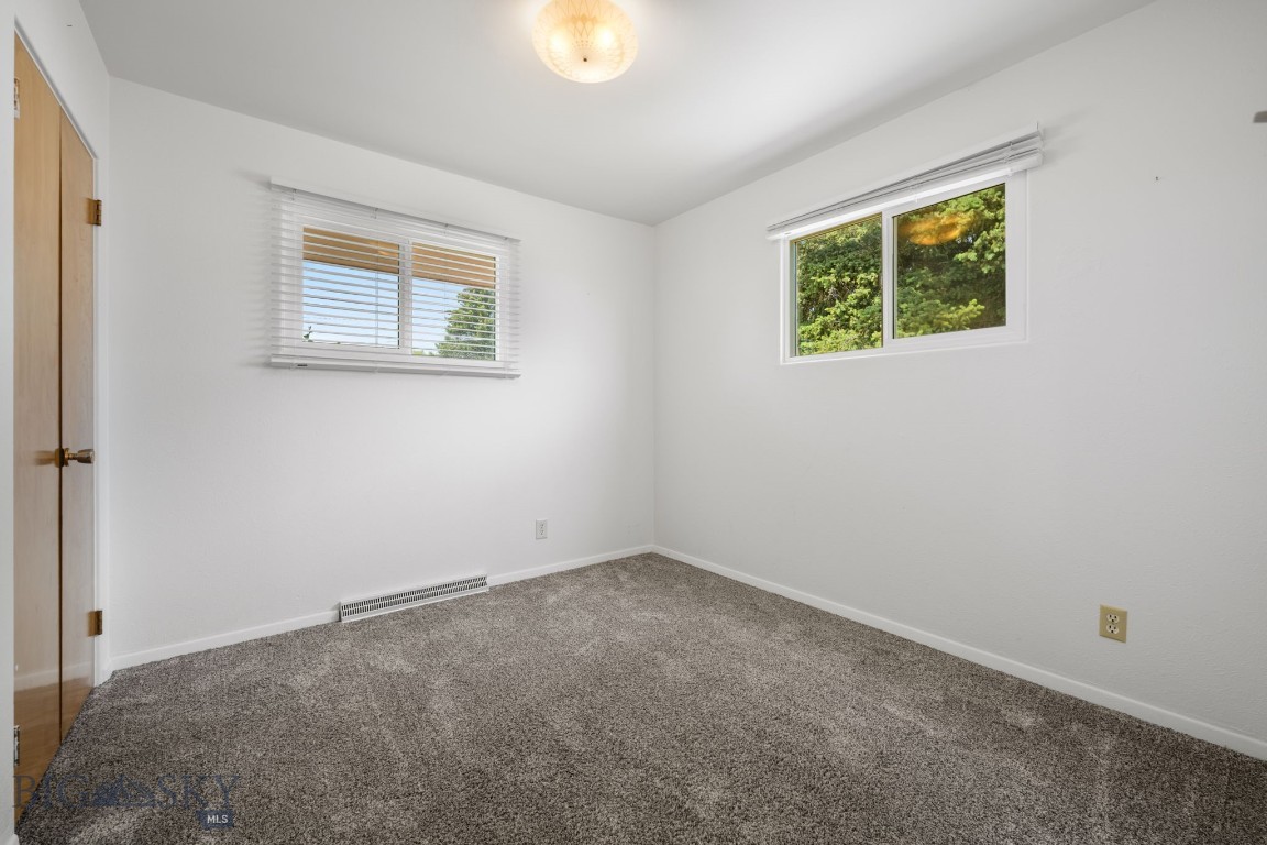 102 Legget Avenue Property Photo 39