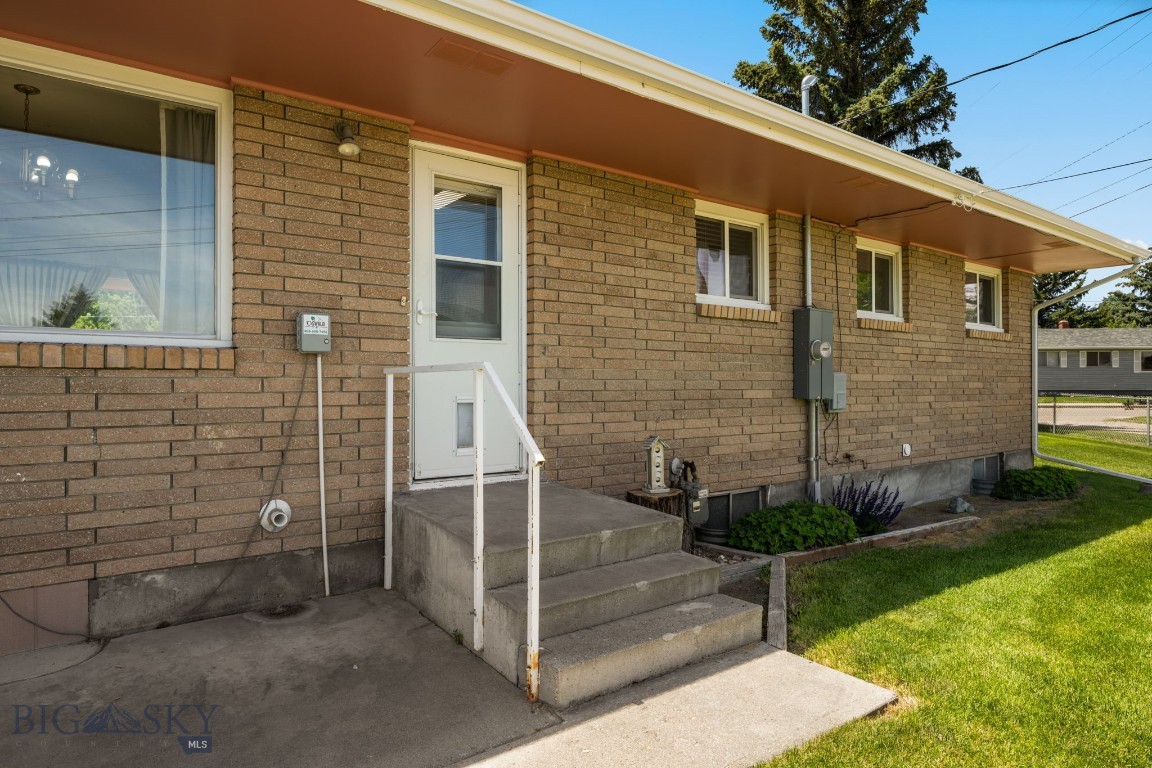 102 Legget Avenue Property Photo 44