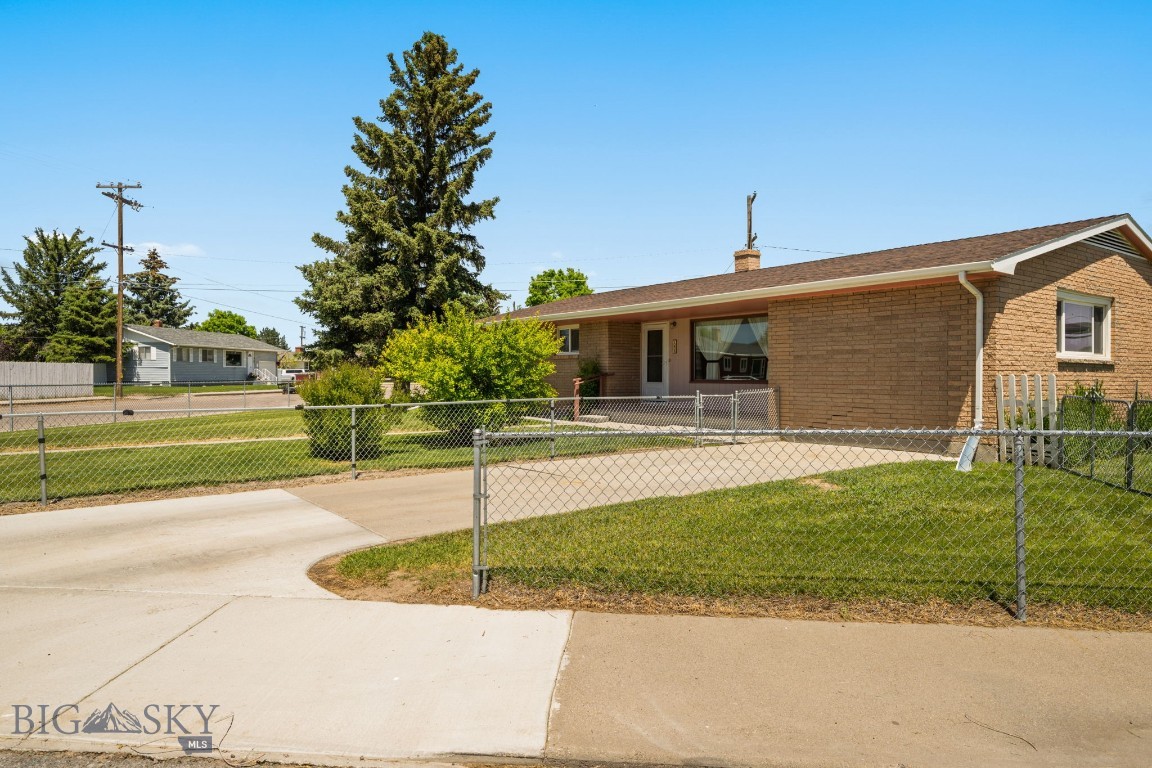 102 Legget Avenue Property Photo 46