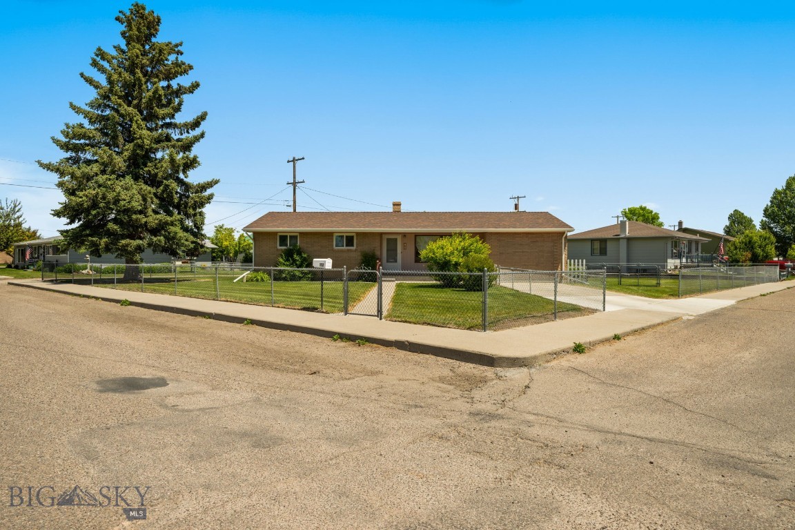 102 Legget Avenue Property Photo 47