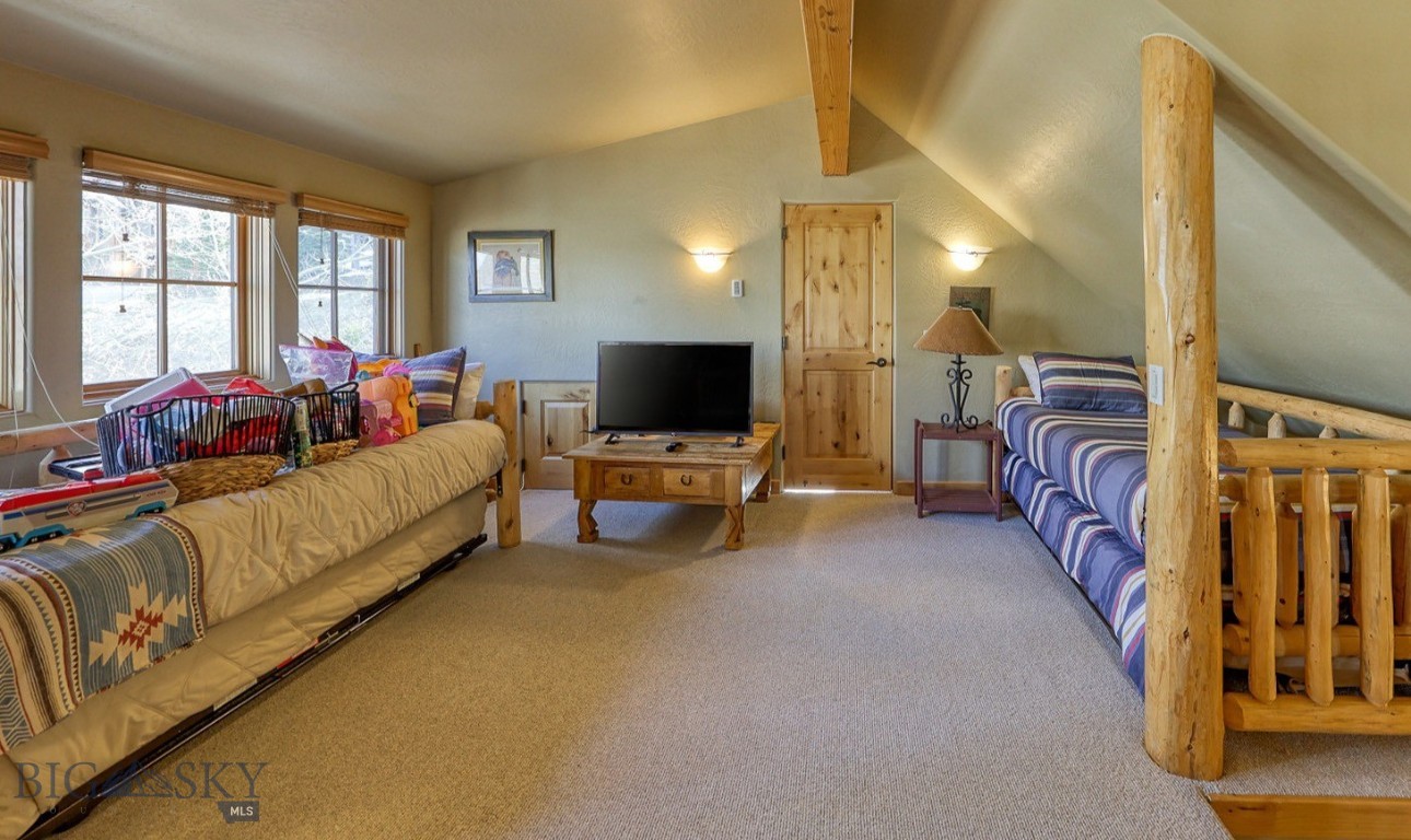 5 Shadow Ridge Property Photo 25