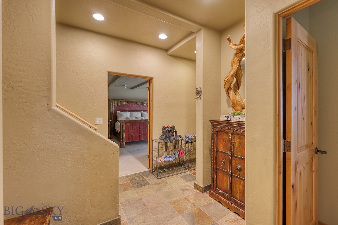 5 Shadow Ridge Property Photo 29