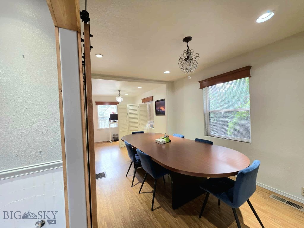120 E Lyndale Property Photo 5