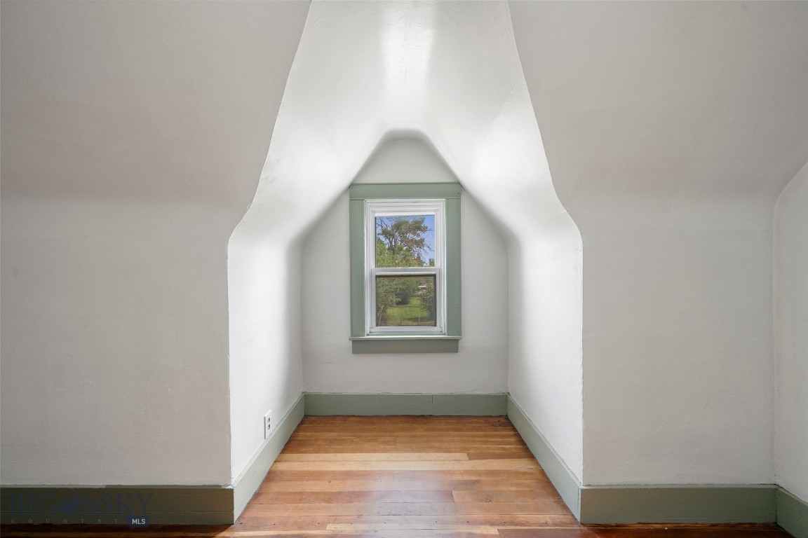 106 S I Property Photo 3