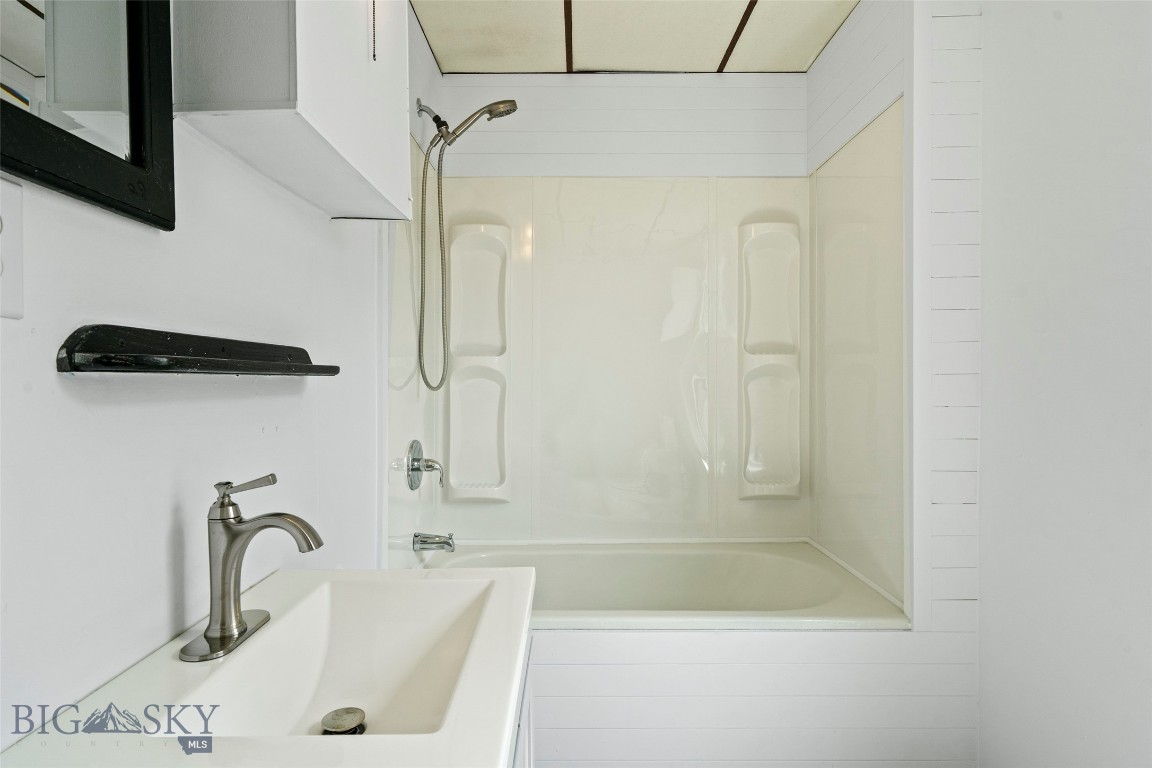 106 S I Property Photo 4