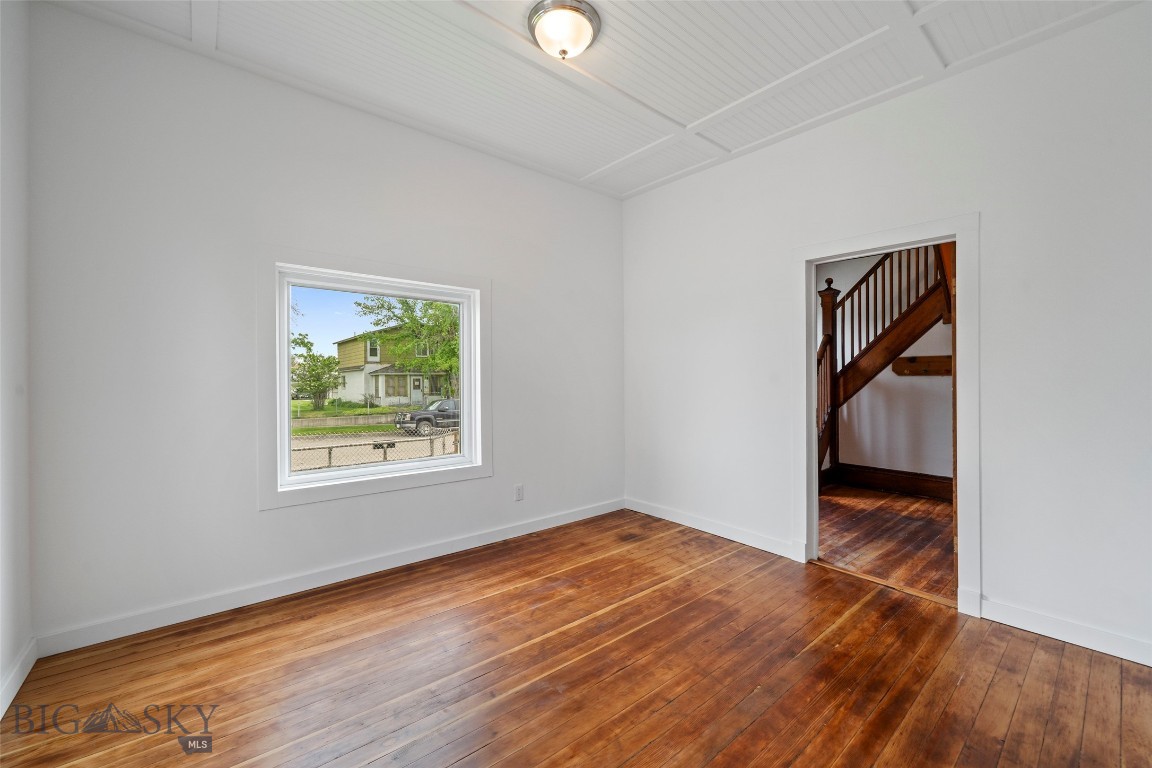 106 S I Property Photo 8
