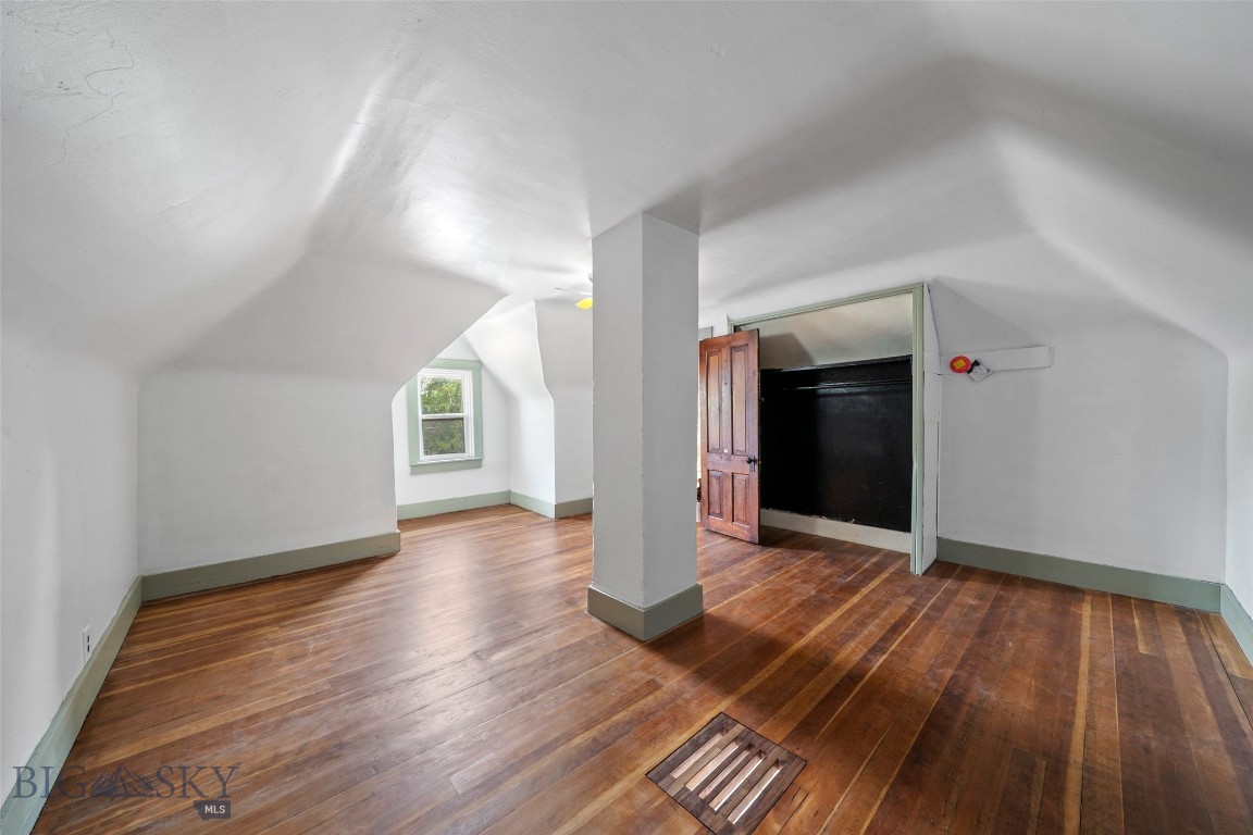 106 S I Property Photo 31