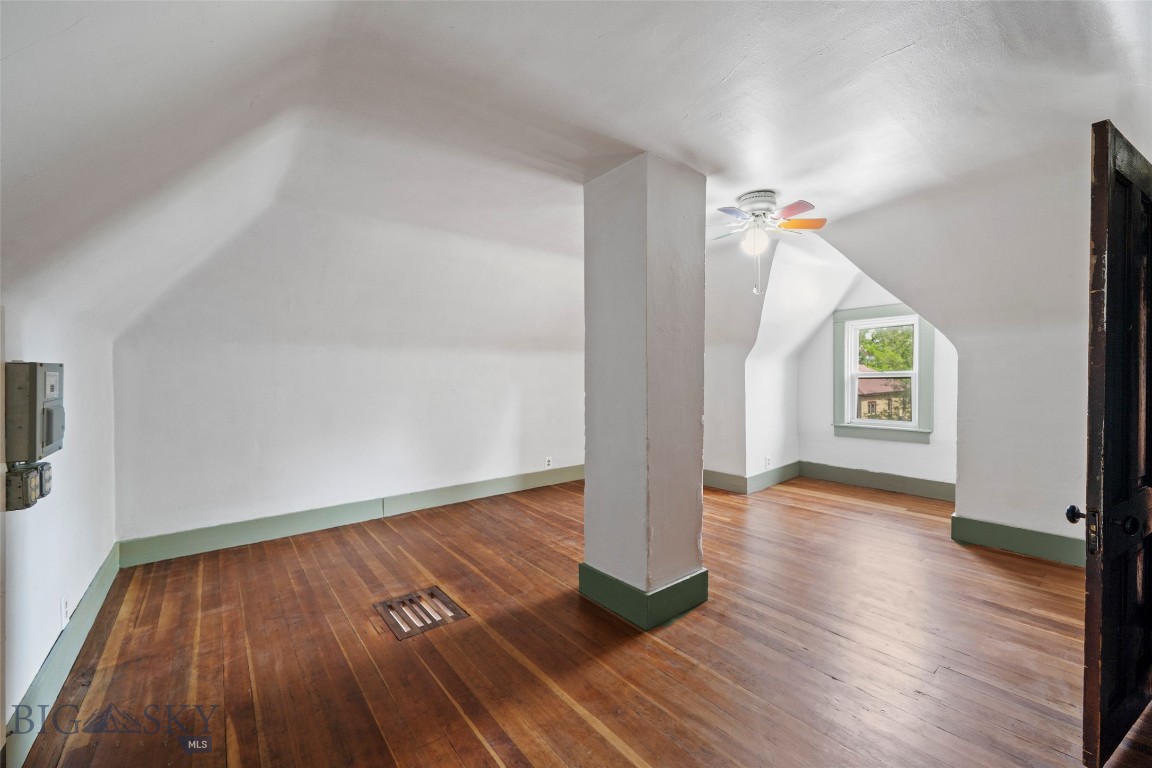 106 S I Property Photo 32