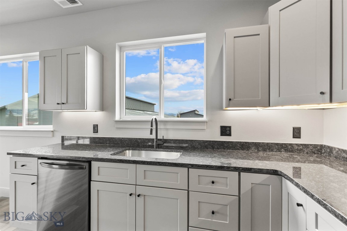 202 Fletching Unit B Property Photo 4