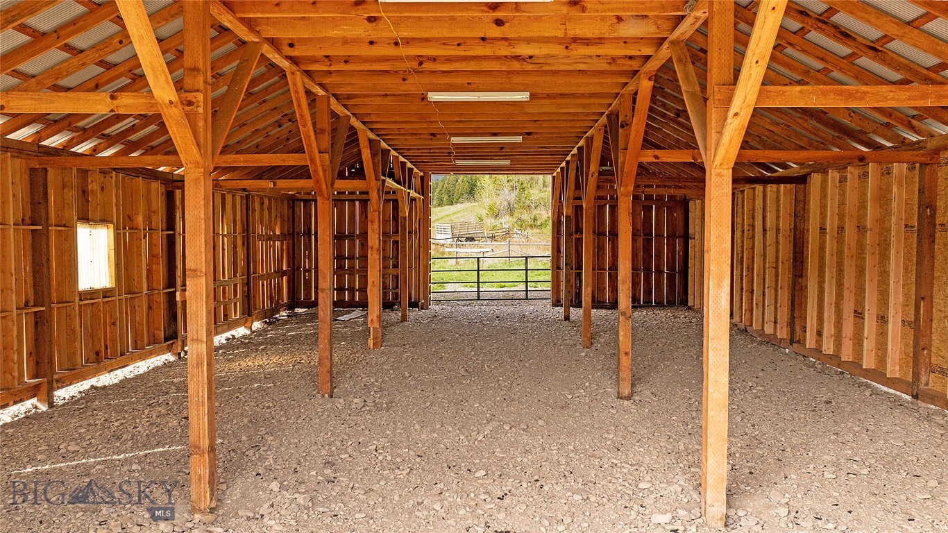 411674 Property Photo 16