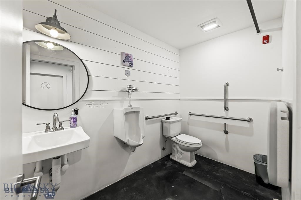 114 E Main Property Photo 24