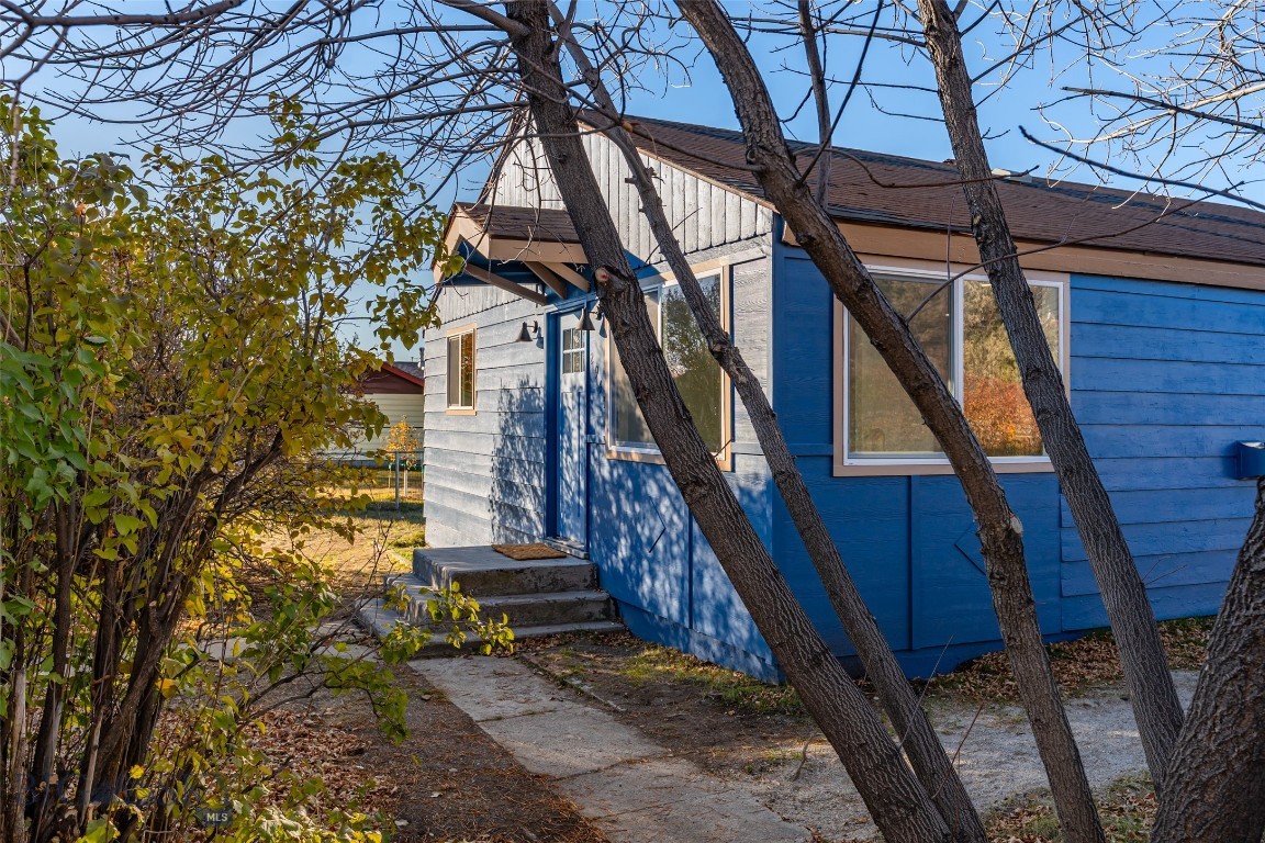 2945 Amherst Avenue Property Photo 5