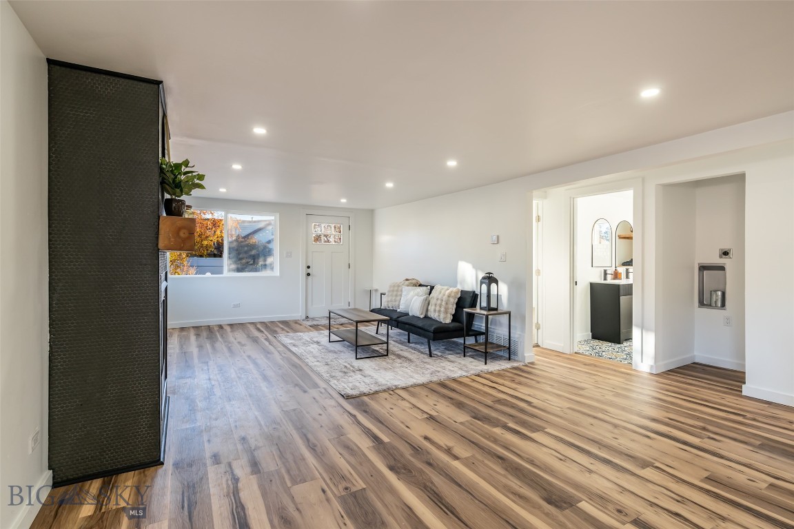 2945 Amherst Avenue Property Photo 12