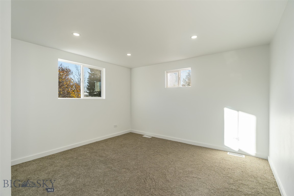 2945 Amherst Avenue Property Photo 31
