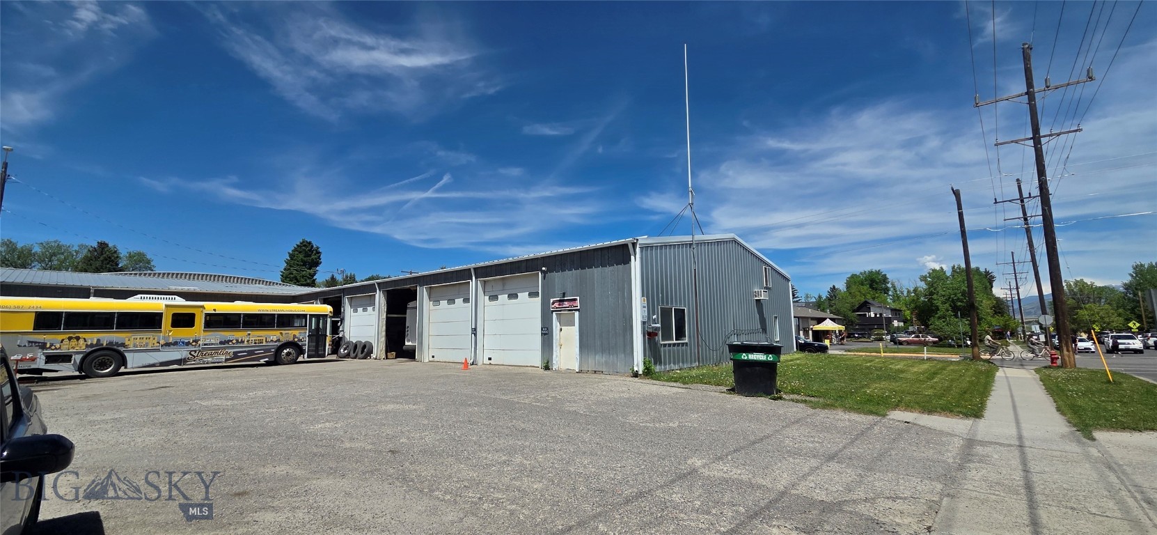 511 N Wallace Property Photo 4