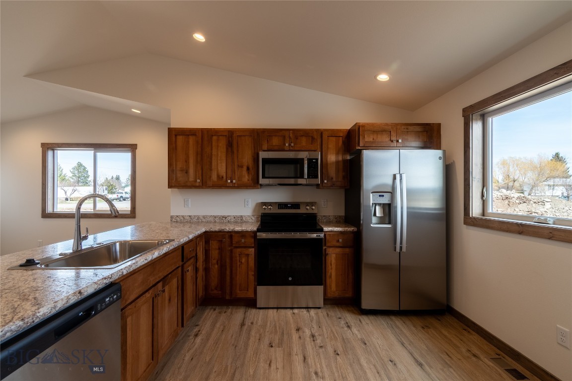 306 W 9th Avenue Property Photo 6