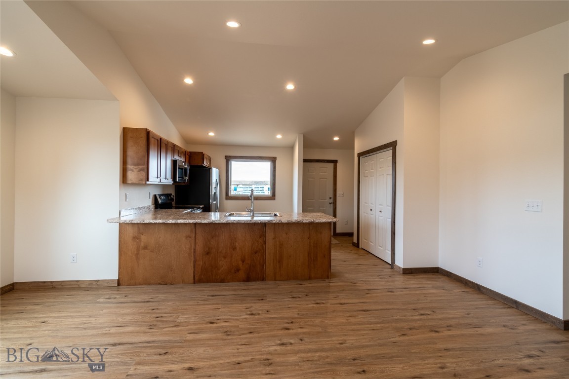 306 W 9th Avenue Property Photo 9