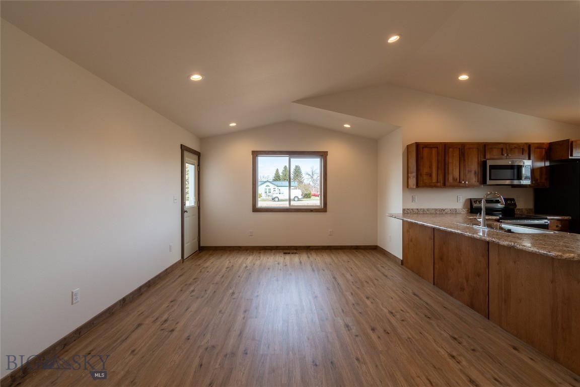 306 W 9th Avenue Property Photo 11