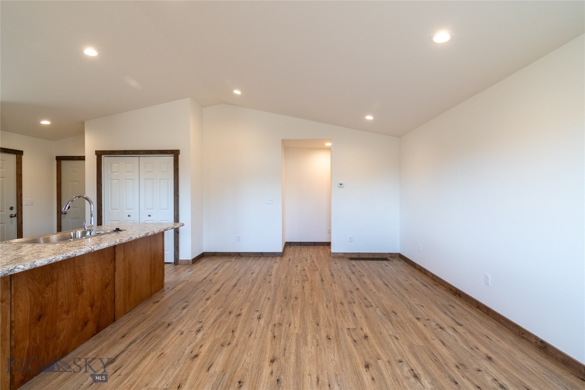 306 W 9th Avenue Property Photo 12