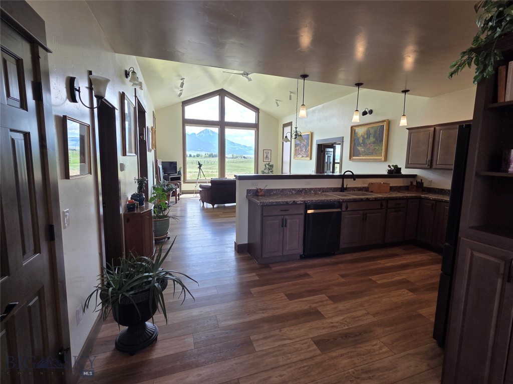 34 Obsidian Road Property Photo 7