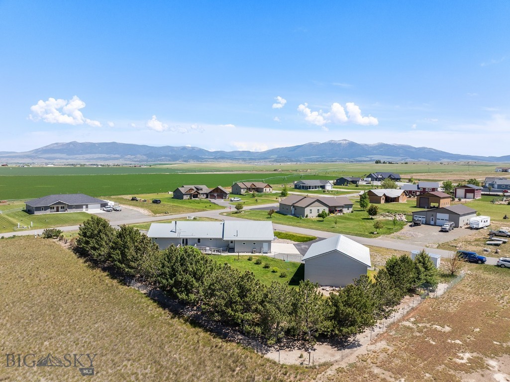 16 Windy Meadow Drive Property Photo 3