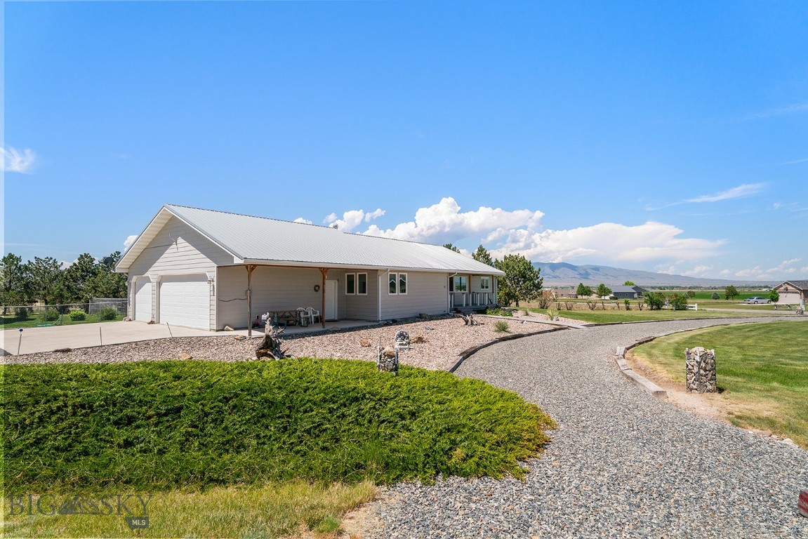 16 Windy Meadow Drive Property Photo 4