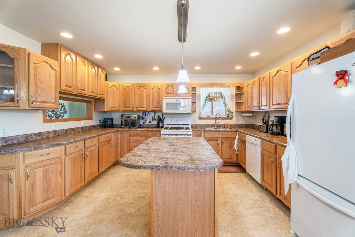 16 Windy Meadow Drive Property Photo 8