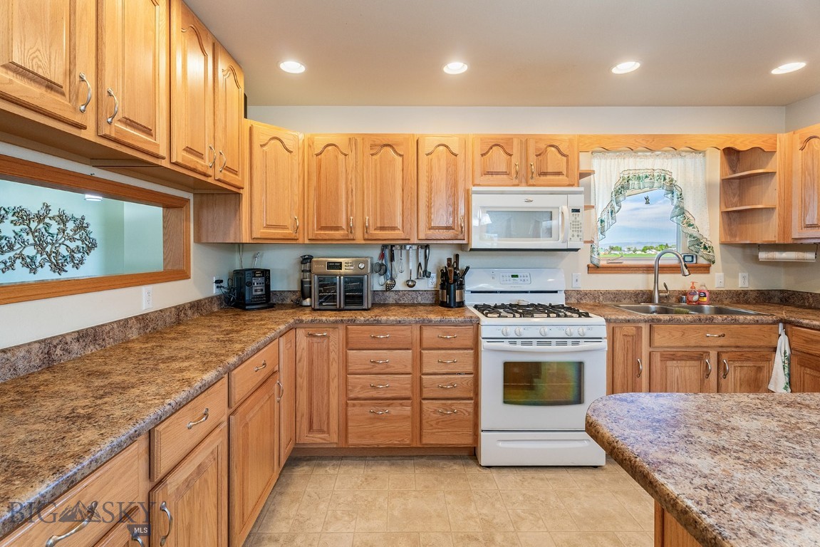16 Windy Meadow Drive Property Photo 9