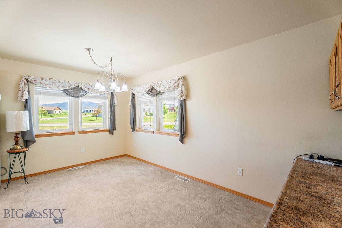 16 Windy Meadow Drive Property Photo 10