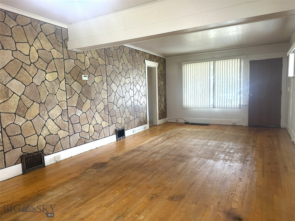 1909 Howard Street Property Photo 5