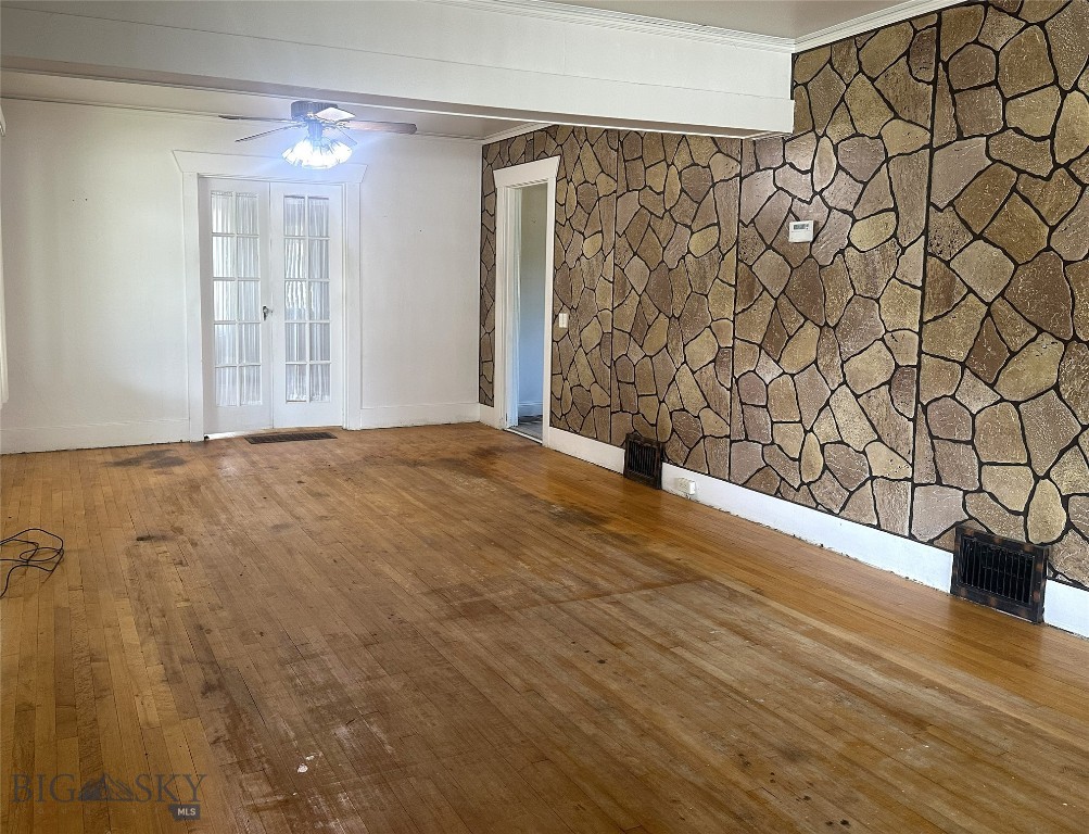 1909 Howard Street Property Photo 6