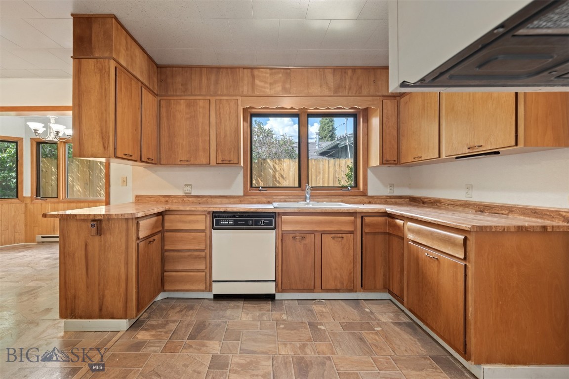 1909 Howard Street Property Photo 11