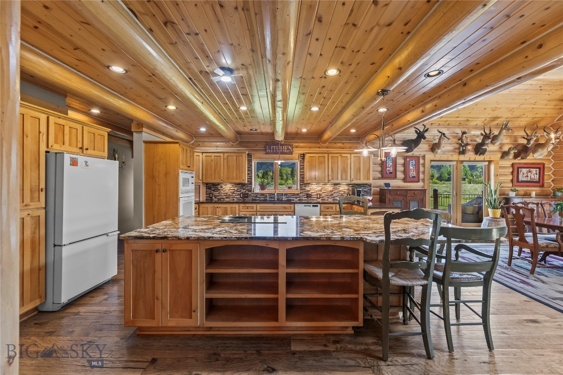 7100 Springhill Property Photo 18