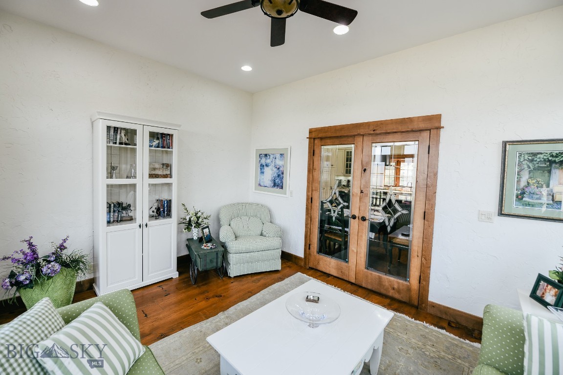 411922 Property Photo 19