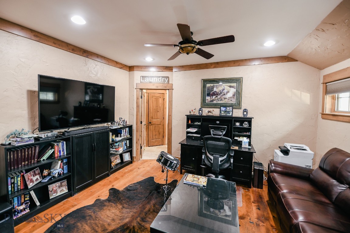411922 Property Photo 25