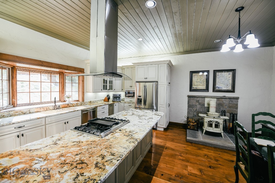 411922 Property Photo 31