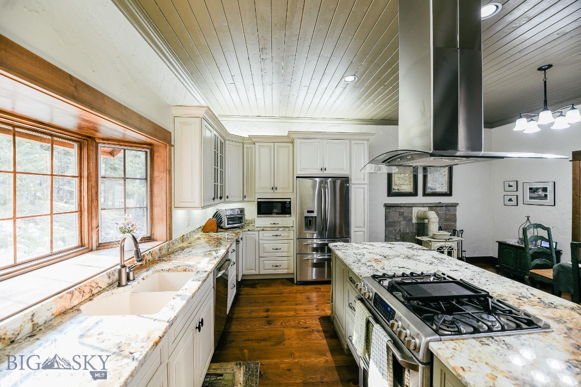 411922 Property Photo 33