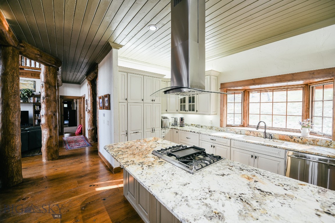 411922 Property Photo 36