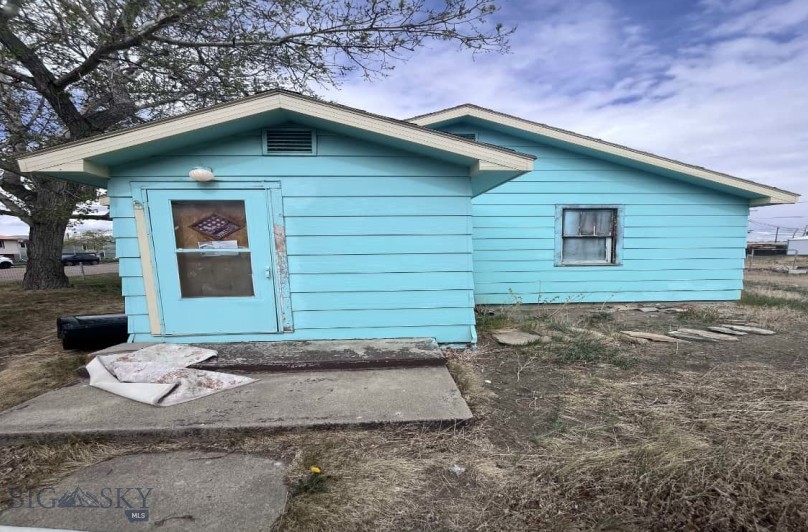 213 5th NE Property Photo 1