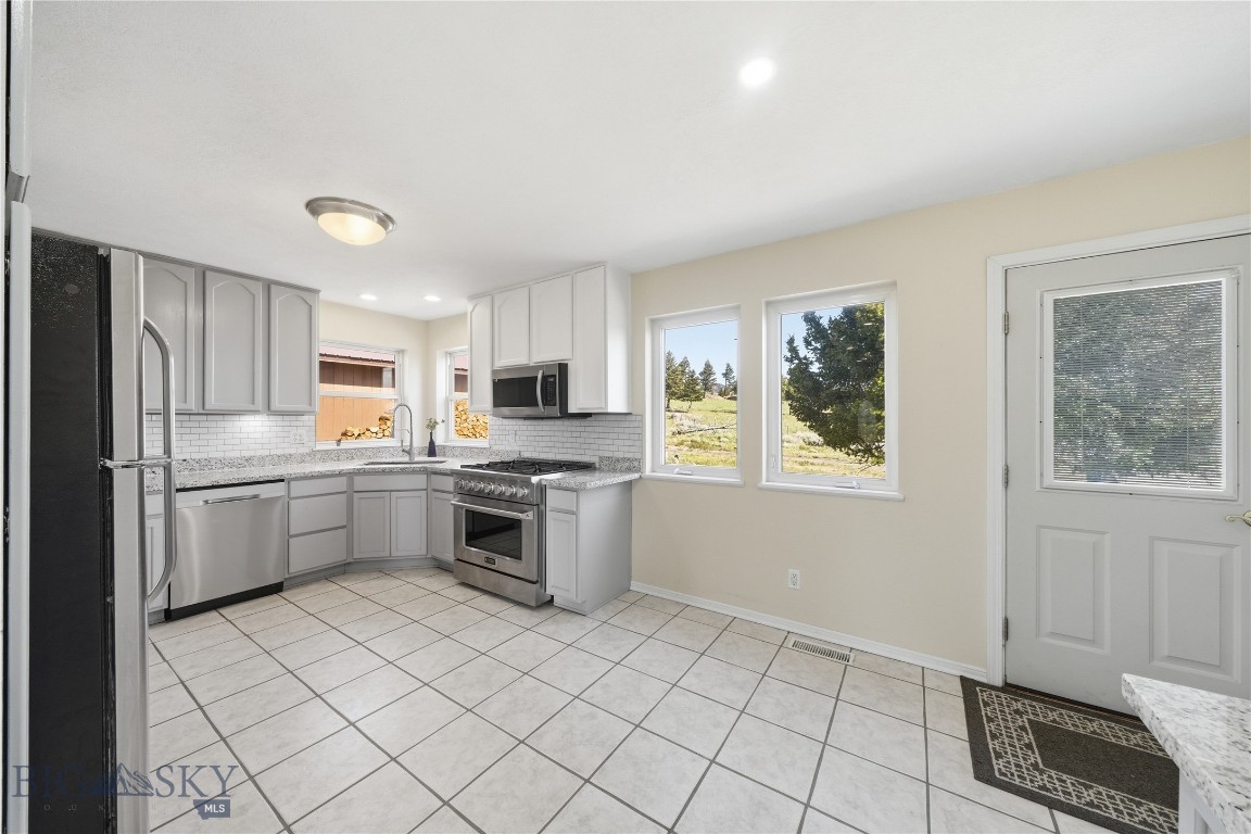 86 Horseshoe Trail Property Photo 5