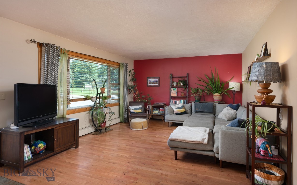 1104 S Pinecrest Drive Property Photo 4
