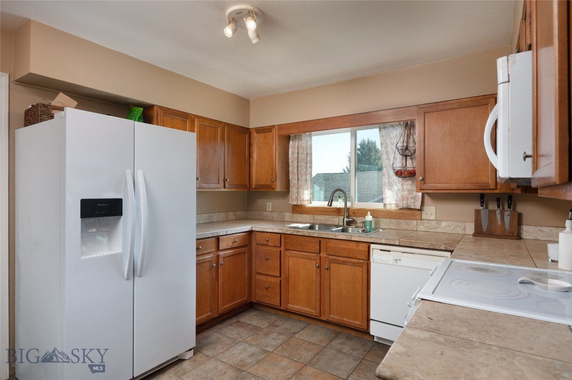 1104 S Pinecrest Drive Property Photo 7