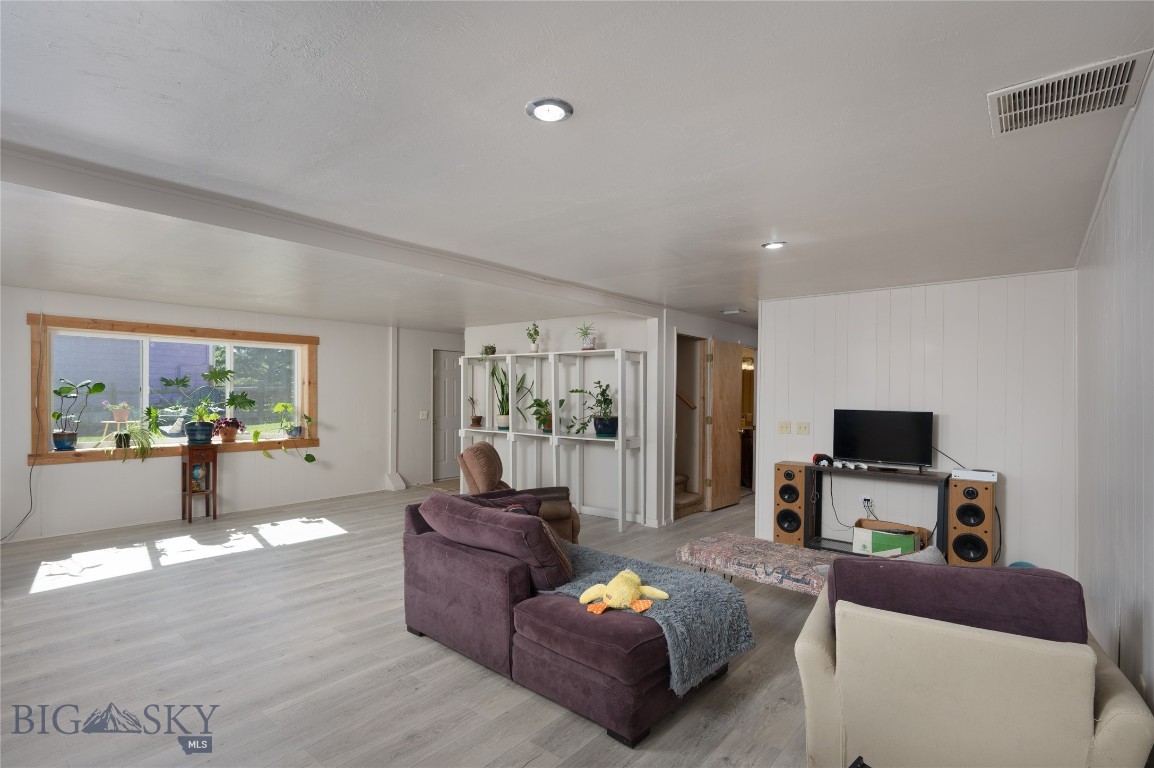 1104 S Pinecrest Drive Property Photo 17