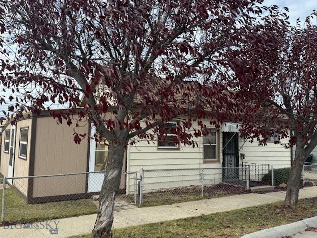 410 Madison Street Property Photo 2