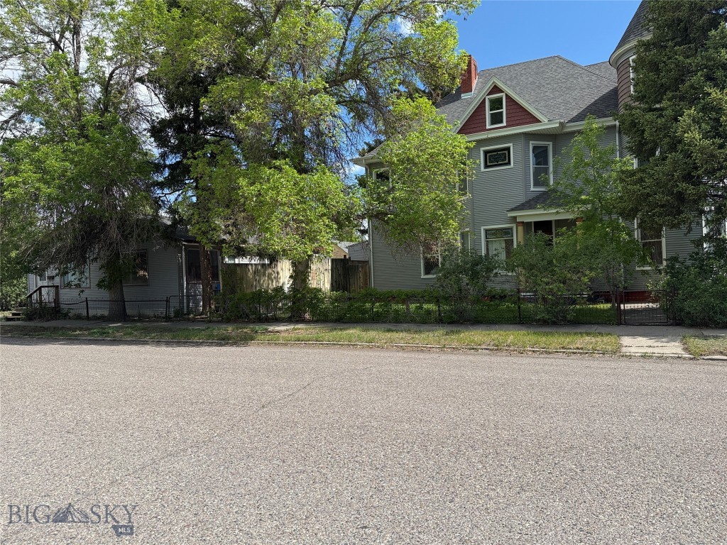 333 S Pacific Property Photo 17