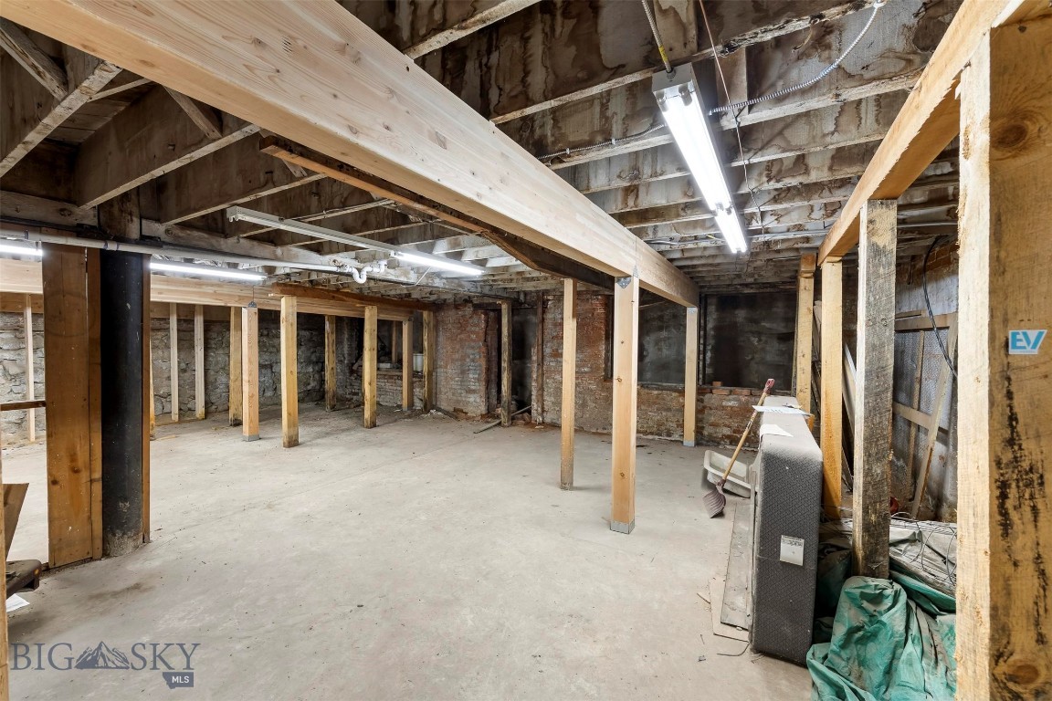 125 S Main Property Photo 25